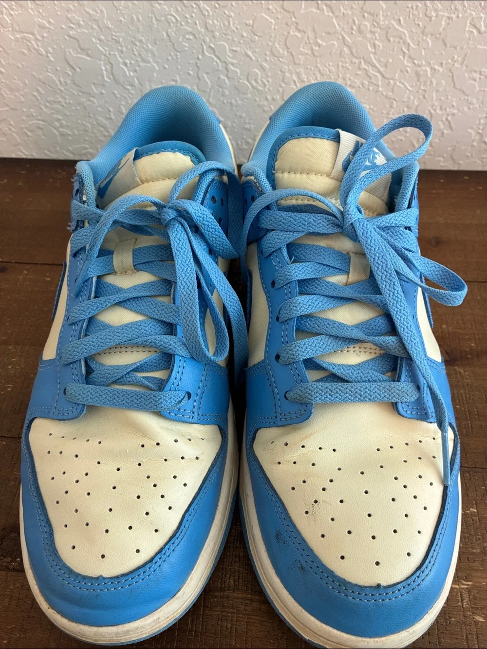 Nike Kids Low-Top Sneakers in Blue and Cream Size 9.5 Mens Gently Used